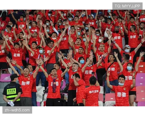 塞维利亚德比火爆开场，双方球迷营造热烈气氛