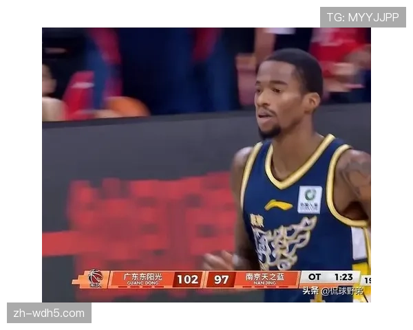 广东队萨姆纳19分4篮板5助攻，外线防守积极